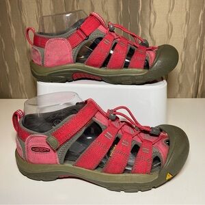 Keen Newport H2 Youth 5 Closed Toe Toggle Laced Pink Black Water Sandals Shoes
